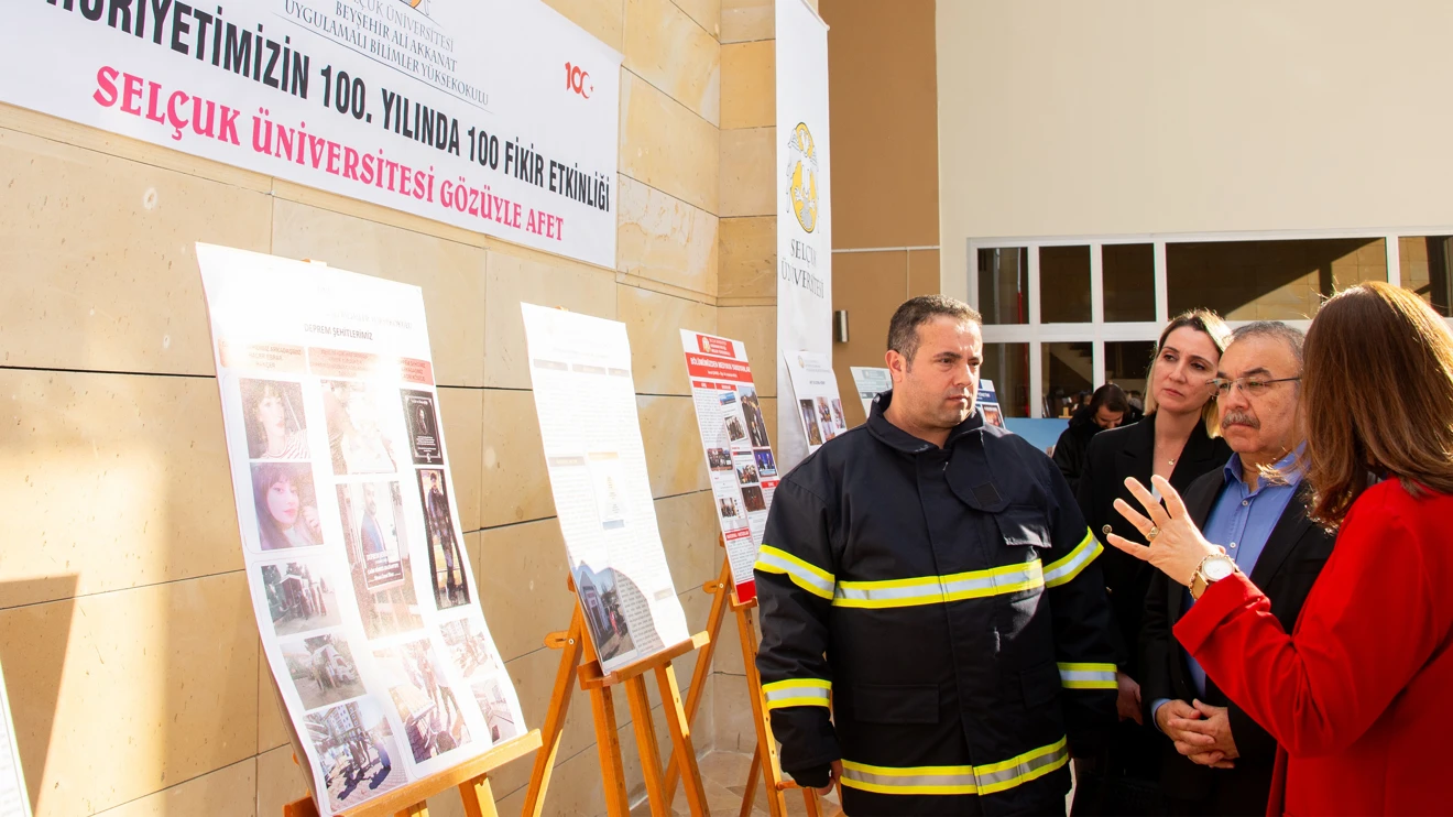 ‘Cumhuriyetimizin 100. Yılında 100 Fikir’ poster sergisi, ziyaretçileriyle buluştu